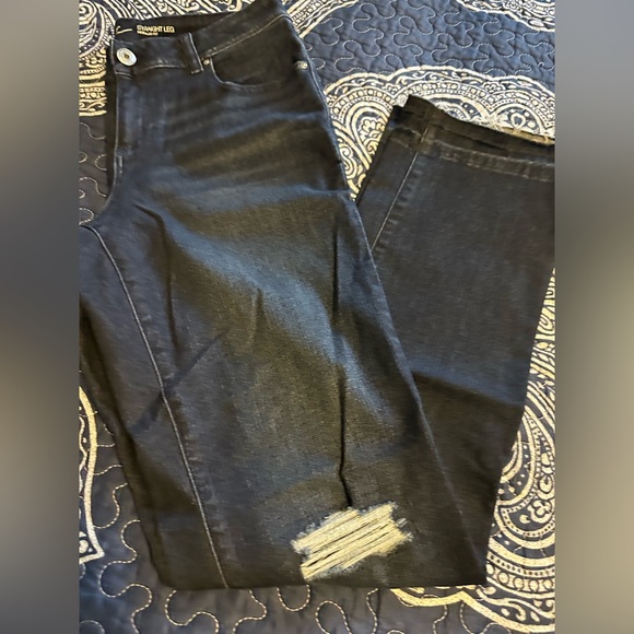 Inc Blue Jeans size 8 frayed patches on legs and cuff of Jean💙 - Picture 15 of 16